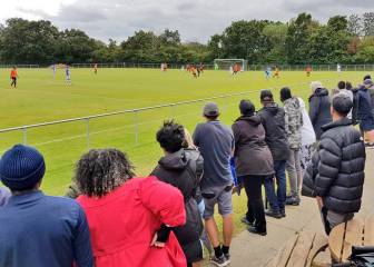 El Colchester rescinde a cuatro futbolistas por el coronavirus... ¡Incluido el capitán!