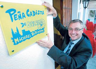 La divertida teoría de Michael Robinson sobre sus orígenes por la que se proclamaba gaditano
