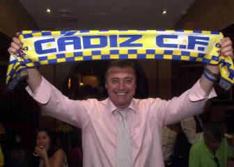 El Cádiz recuerda el paso de Michael Robinson por el club