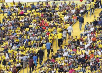 La afición de Las Palmas se aleja de los suyos