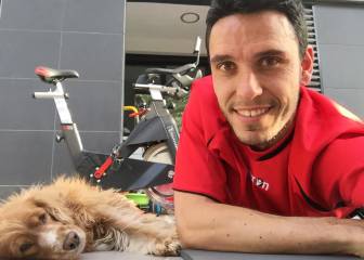 Los jugadores del Elche salen a la calle para comenzar a correr