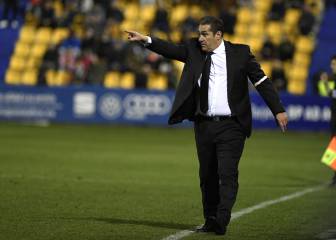 Sandoval cumple 52 años a la espera de su debut azulón