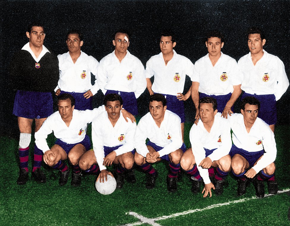 Equipo del Barcelona vestido de blanco en 1958 