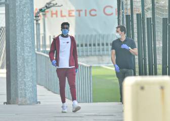 Los leones y los técnicos pasan el protocolo en Lezama