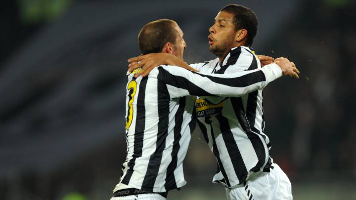 Felipe Melo y Chiellini celebran un gol con la Juventus.