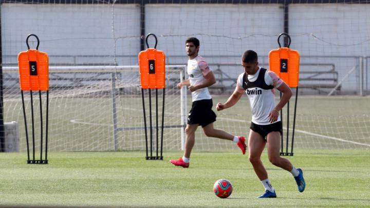 Valencia El Valencia vuelve a calzarse las botas - AS.com