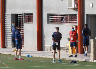 Paco López supervisa la vuelta al trabajo del Levante