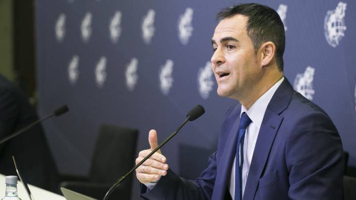 Velasco: "Ni se nos ha pasado por la cabeza quitar el VAR"