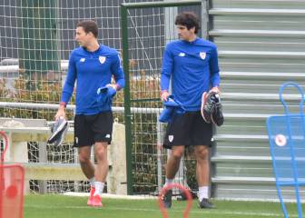El club pregunta por Mikel San José y Estupiñán
