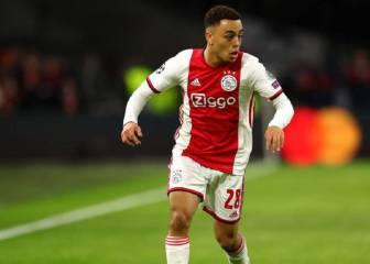 Sergiño Dest, lateral derecho del Ajax, en la órbita del Barça