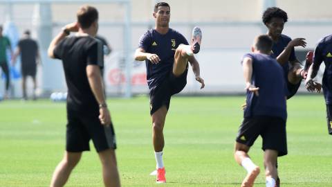 Serie A season in doubt as sides delay return to group training