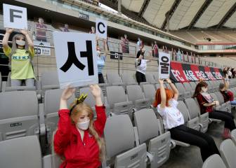 El Seúl, multado por llenar sus gradas de muñecas sexuales