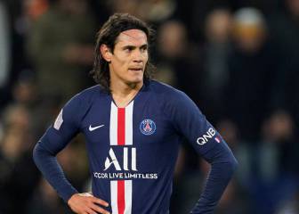 Cavani podría renunciar al 40% de su sueldo por el PSG