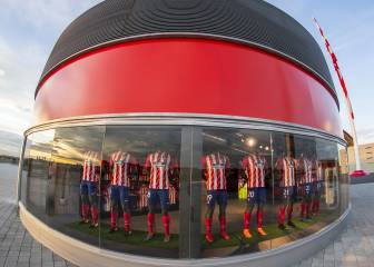 El Atleti abre dos de sus tiendas