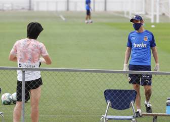 Celades aplica mano izquierda con jugadores clave