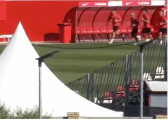 Sevilla: El Mudo, Banega, De Jong y Ocampos entrenan aparte
