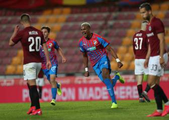 El Viktoria Plzen prolonga su persecución al Slavia