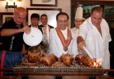 Arrigo Sacchi y Jesús Gil, en el restaurante José María de Segovia.