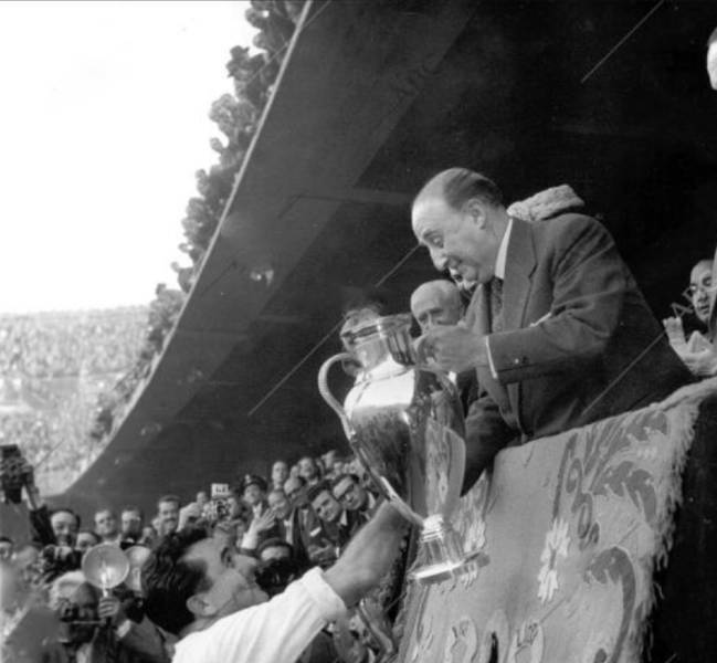 La Copa de Europa que entregó Franco al Madrid