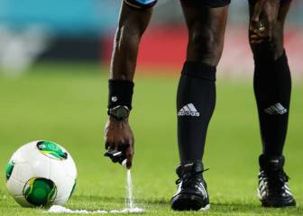 FIFA quitó el spray de las faltas de las reglas en pleno juicio contra sus inventores