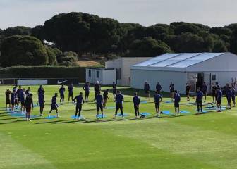 João ya trabaja sobre el césped