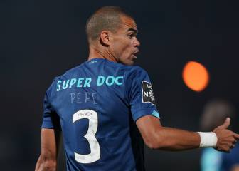 Dorsales como los EPIS y cambio en los patrocinios: el homenaje del Oporto a los sanitarios