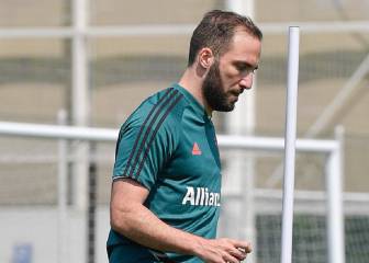 Higuaín no levanta cabeza