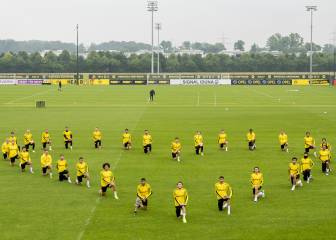 El Borussia Dortmund, rodilla en tierra contra el racismo