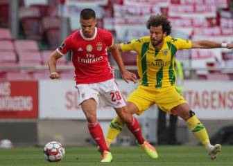 Dos jugadores del Benfica, heridos al ser apedreado el autobús