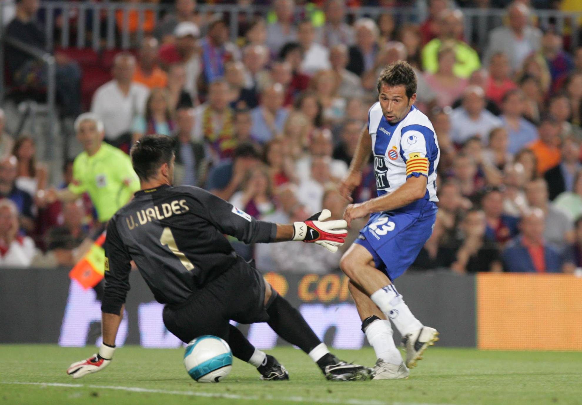 El 2-2 de Tamudo a Víctor Valdés en el Barcelona-Espanyol con el que el título iba a parar a manos del Real Madrid.