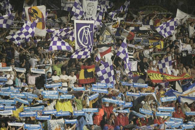 Los seguidores de Zaragoza y Madrid confluyen en La Romareda.