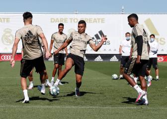 El balón y el futvóley dominan el úlitmo entrenamiento blanco