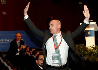 Sin noticias de Casillas, Rubiales llama a las urnas