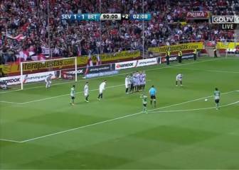 El Sevilla-Betis también tuvo su minuto 93: Beñat ganó el derbi con una de las mejores faltas de la historia de LaLiga