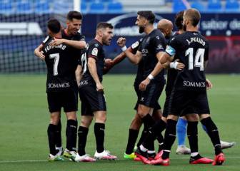 El Huesca sentencia al Málaga en un partido marcado por el VAR y el arbitraje