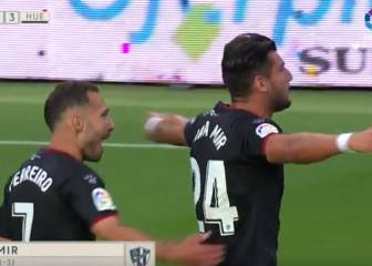 El Huesca gana y mantiene su lucha por el ascenso directo