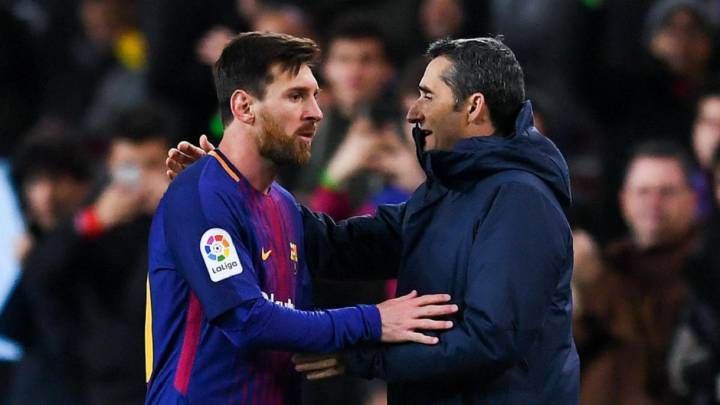 Messi saluda a Valverde.