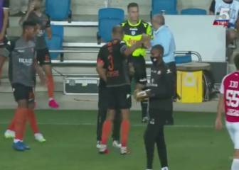 Un jugador amenaza con pegar a su técnico en pleno partido: el final es de juzgado de guardia