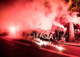 Impresionante homenaje de los fans a Kiedrzynek que pone en entredicho la decisión del PSG