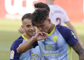 Darwin Núñez desafía a Luis Suárez y Cavani