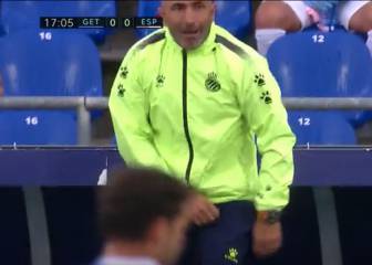 Vas colista, te juegas la vida y tu central ve la roja en el 15': el virulento cabreo de Abelardo...