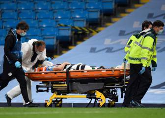 Gran susto de Eric García, retirado en camilla por un choque