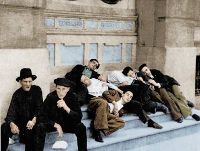Seguidores durmiendo en las calles de Valencia.
