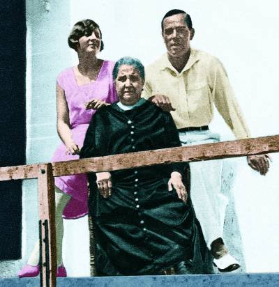 Junto a su primera esposa, Rosario de Grassa, y su madre, María de los Desamparados Martínez.