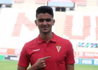 El Murcia ficha a Youness y renueva a Antonio López