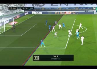 El gol de Rodrigo está bien anulado por interferencia de un contrario, según Iturralde