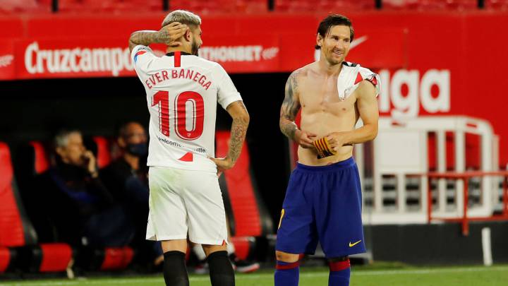El centrocampista argentino del Sevilla Éver Banega dio otro recital en la segunda parte ante el Barcelona. En unas semanas se marchará a Arabia Saudí.