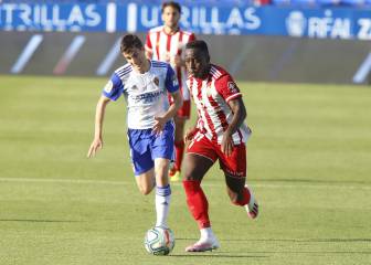 El Almería asalta La Romareda y pone la zona noble en un puño