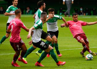 El Tenerife deja tocado y hundido al Racing