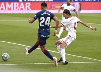 Un Rafa Mir en vena goleadora reta al líder en El Alcoraz